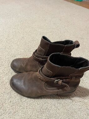 UGG Brown Leather Ankle Boot with Braided Wrap